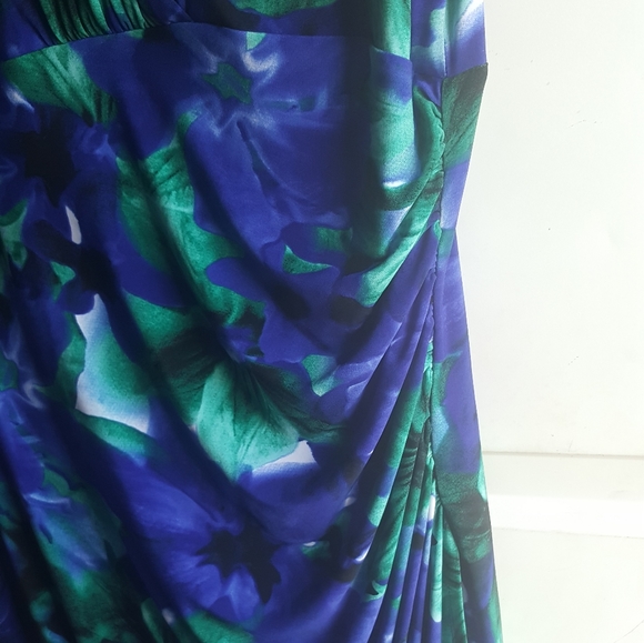 Sold - Picture 3 of 8